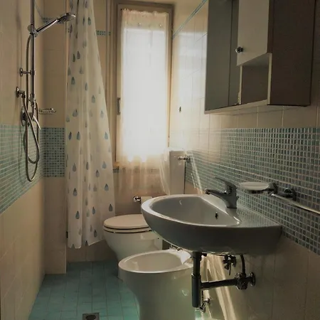 Mare Di Fronte E Pineta 체르비아