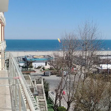 Mare Di Fronte E Pineta *