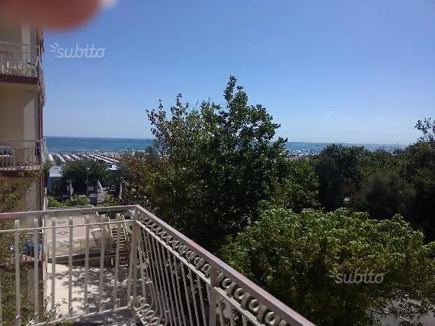 Mare Di Fronte E Pineta Lägenhet *