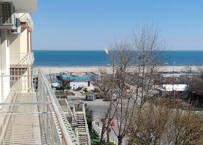 Mare Di Fronte E Pineta *